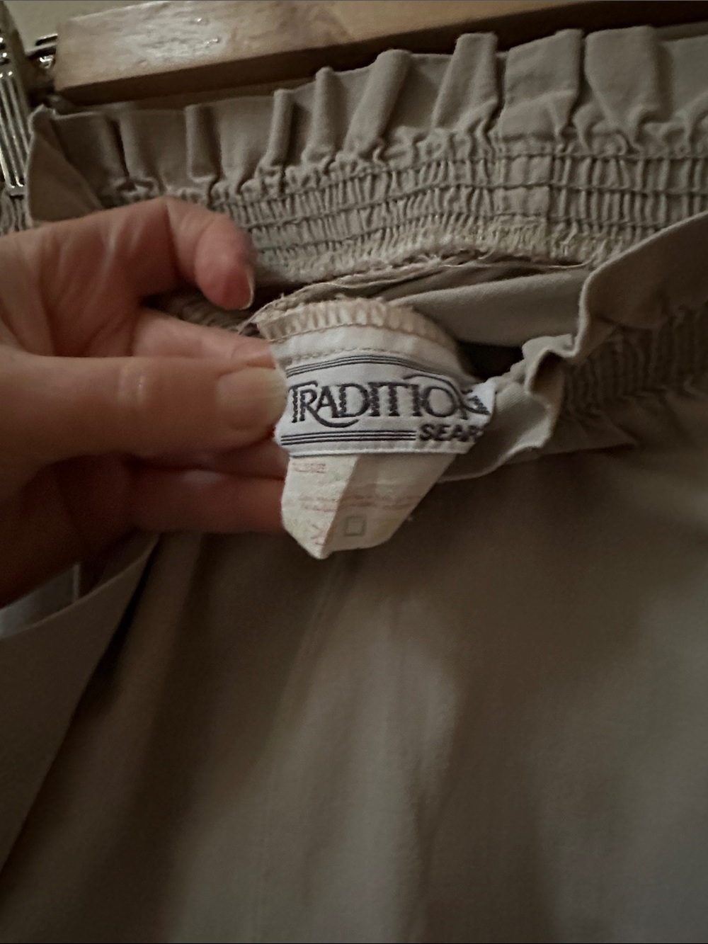 Vintage Tradition Casual Elastic Waist Shorts with Front Pockets - Light Gray - Picture 2 of 4